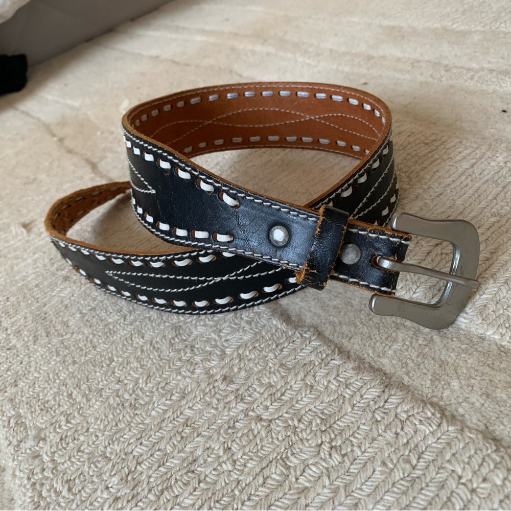 Western style cowboy Stitch black and white leather belt